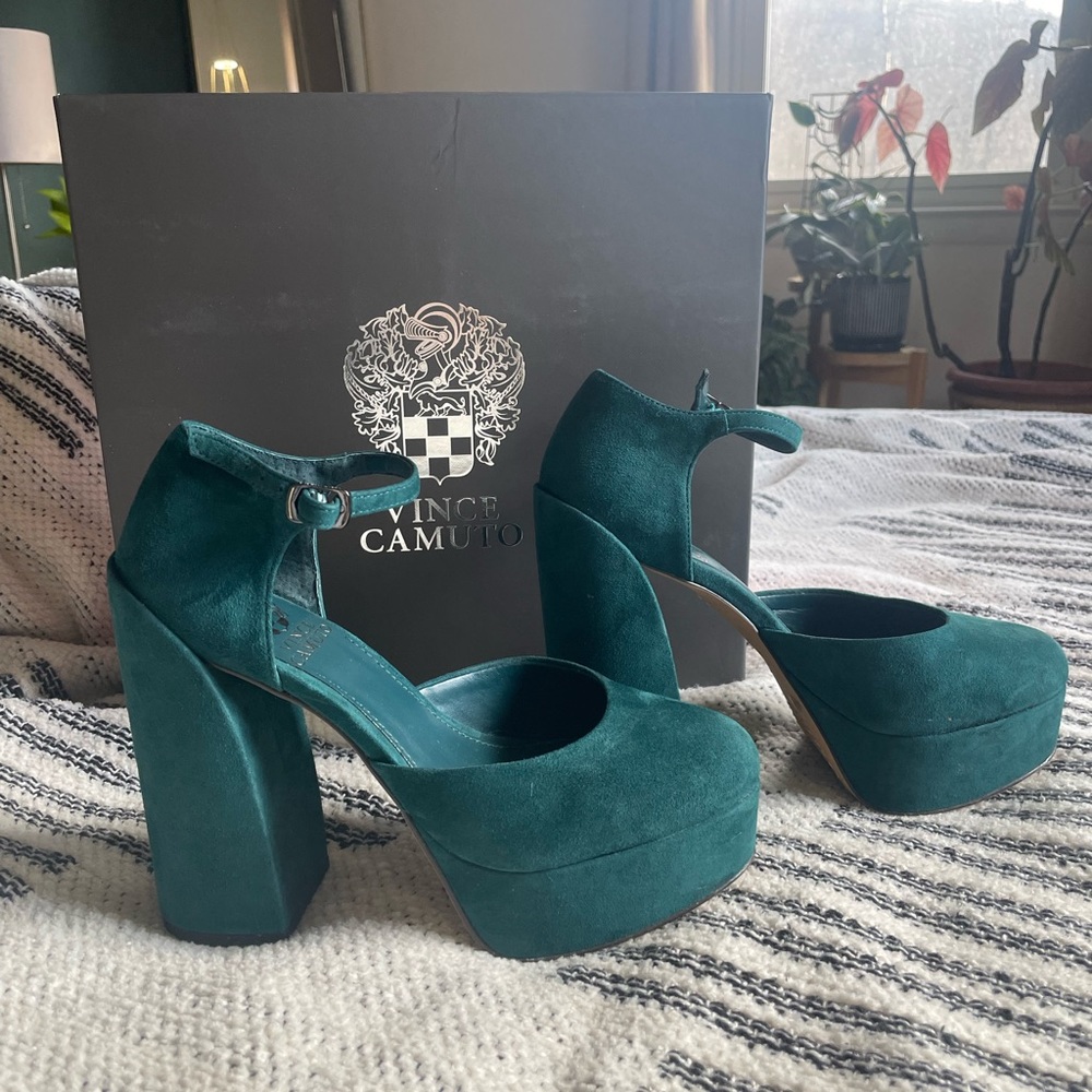 Vince Camuto Grelena Suede Platofrm Pumps